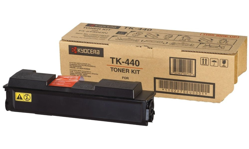 Kyocera Mita TK-440 černý (black) originální toner.
Proč koupit naši originální náplň?

Originální toner = záruka přímo od výrobce tiskárny
100 % použití v tiskárně - bezproblémové fungování s vaši tiskárnou
Použitím originální náplně prodlužujete životnost tiskárny
Osvědčená špičková kvalita - vysoce kvalitní a spolehlivý tisk originální tiskovou kazetou od první do poslední stránky
Trvalé a profesionální výsledky tisku - dlouhodobá udržitelnost tisku
Kratší prodleva při tisku stránek
Garance Vaší spokojenosti s použitím naší originální náplně
Zajišťujeme bezplatnou recyklaci originálních náplní
Selhaní náplně v méně než 1% případů
Snadná a rychlá výměna náplně

Kód výrobce: 0T2F70EU